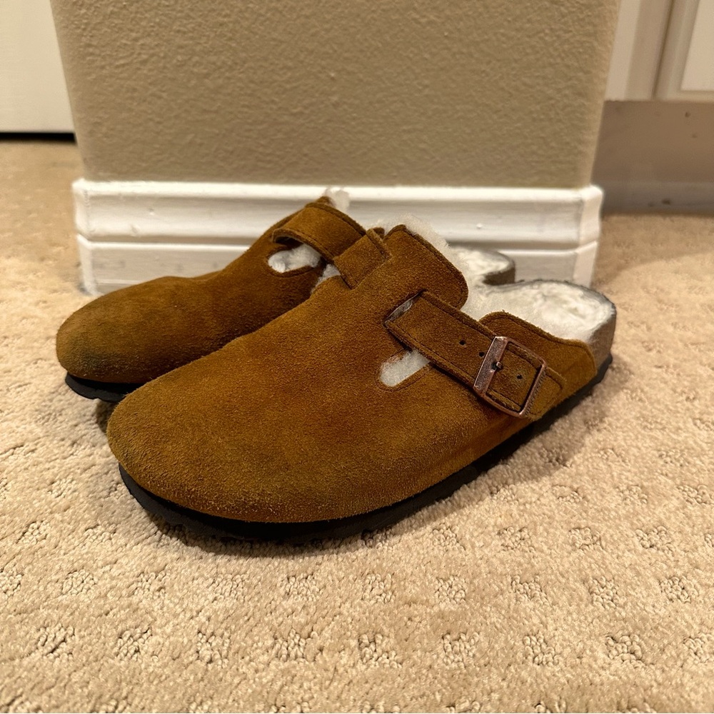 Birkenstock Boston suede clog in mink color with shearling lining